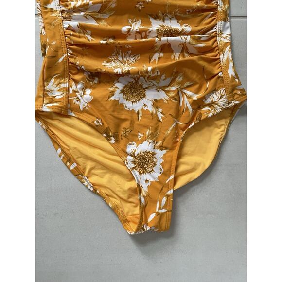 Nip Tuck Swim One Piece Swimsuit Floral Ruched Swimwear - Picture 4 of 9